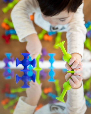 Fat Brain Toy Co. Squigz Deluxe Set