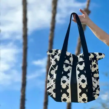 Pretty Simple Kona Cove Beach Zipper Tote Bag