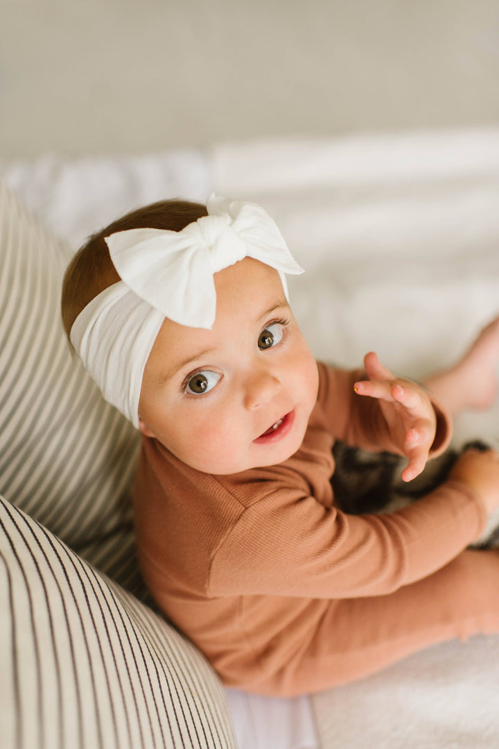 Baby Bling Bows - THE KNOT Soft nylon headband: white